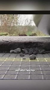 980K views · 39K reactions | Asfalto hecho de plástico reciclado. #reciclar #sostenible #construction #construccion #ingenieria #Arquitectura #Architecture #diseño | ISMOS Arquitectura | Facebook