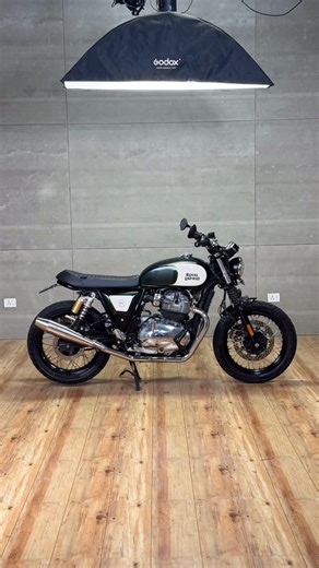 MK DESIGNS ™ on Instagram: "Interceptor 650 Custom Build • A timeless machine, tailored to perfection. 🖤 This Royal Enfield Interceptor 650 now wears a full MK Designs upgrade — enhancing style, stance & street presence. ✨🔥 • Installed Parts: • Mini Front Fender • Custom 5.75” Headlamp • Mini Turn Signals • Brat Handle • Tapered Shorty Kit • Tapered Brat Seat – Curved Top + Black Caterpillar Stitch • Chain Cover All parts are bolt-on fit, made with precision & designed for a clean, aggressive 