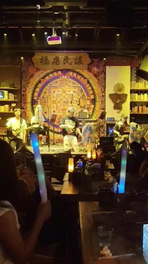 20岁你没有钱，30岁你没有时间，40岁你没有精力。你总说要再等一等，可是花无重开日，人无再少年。1. 二十岁心怀远方，却囊中羞涩；三十岁奔波生活，却身不由己；四十岁看淡世事，却精力耗尽。我们总习惯性等待，却忘了时光从不回头，一晃半生，再也回不到年少模样。