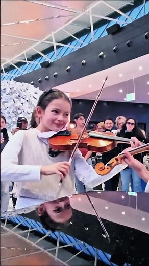 LITTLE PRODIGY 11 & 8 YEARS OLD Play Vivaldi's Winter at the Airport (Amazing Performance 😍