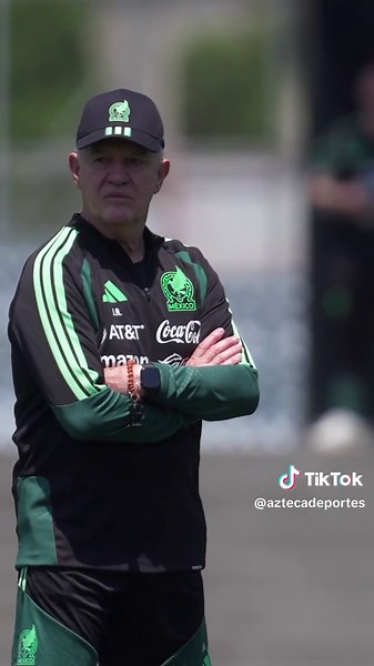 ¡Plantilla completa! 🇲🇽⚽ Los jugadores que concentraron en el CAR ya tuvieron su primer entrenamiento con la Selección Mexicana 🔥💪 El equipo continúa con su preparación de cara a los próximos compromisos 🏆🇲🇽 #MiSelecciónAzteca #AztecaDeportes #Mexico #Futbol #SelecciónMexicana