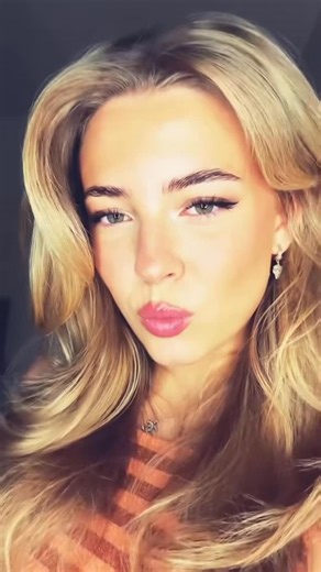 Tilde Kindahl on Instagram: "WHY IS THE MUSIC SO DELAYED"