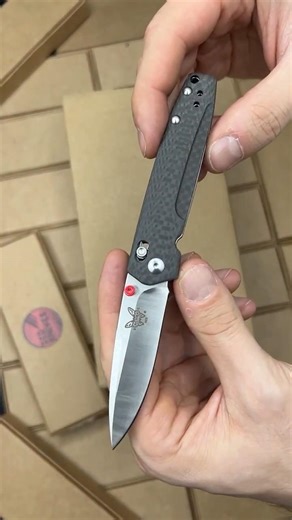 A well-designed DAGGER! A Benchmade 485 Valet replica.