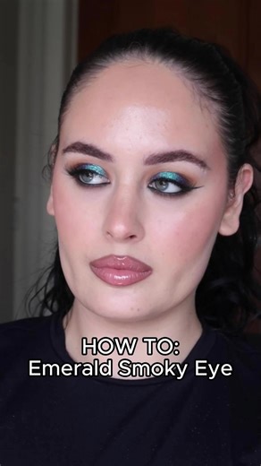 A gorgeous emerald smoky eye tutorial by @imagebyimogen, using the Question Beauty pigment in Emerald Waters 🖤✨ #questionbeauty #multichrome