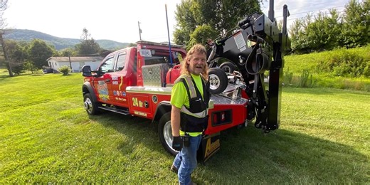 Tow truck driver on duty struck, killed by semitruck driver watching YouTube, police say