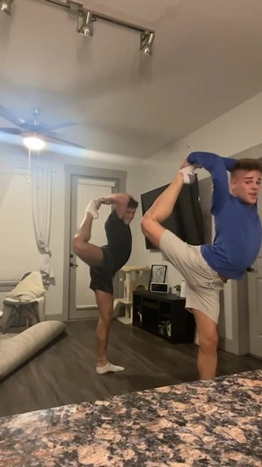 OH NO MY SCORPION #floorstunt #cheer