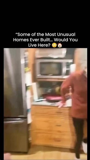 Globe Mosaic on Instagram: "🧠⚙️ Modern architecture is shifting from static boxes to adaptive structures. Unique designs like “Rotating Solar Houses” use motorized bases and light sensors to track the sun, maximizing energy efficiency through photovoltaic alignment. Other homes utilize 3D printing technology to create complex, organic curves that would be impossible with traditional molds. These methods reduce waste by 60% by layering concrete only where structural loads are required. We are al