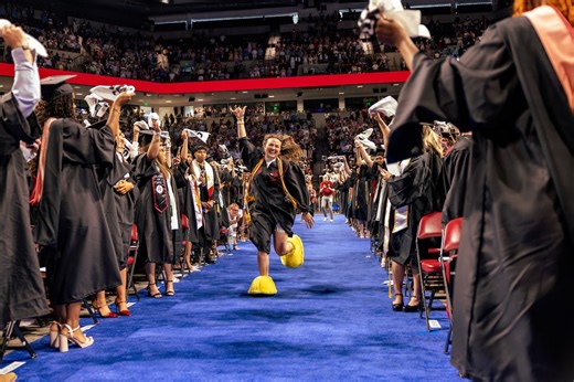 The students who bring Cocky to life spend their entire college careers keeping a big secret. That's why this graduation day tradition is so special. 🎓 Congratulations on your final 2001 in the yellow feet, Nicole! 🤙 | University of South Carolina
