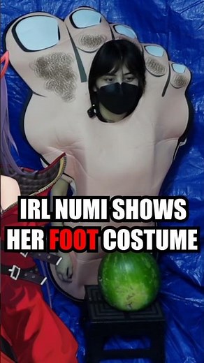 IRL Numi Shows Her Foot! #akumanihmune #numivtuber #numi #nihmune #vtuber #vtuberclips #vtubers