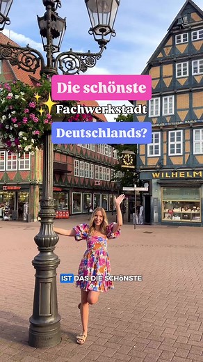 anzeige: Wie süß ist bitte die Fachwerkstadt Celle 💖 Perfekt für nen Städtetrip im Herbst! 🏨 Übernachte im Fürstenhof Celle 👀 Blick vom Kirchturm der Stadtkirche 🏰 Schloss Celle mit Ausstellung zu Königin Caroline Mathilde 🛍️ Concept Stores & Hinterhöfe: Der alte Provisor, HUTH’S Kaffee & Feinkost, Allernixe ☕ Coffee Shop mit super süßem Hinterhof 🌿 Wander über den Heidschnuckenweg 💬 Kommentier „Fachwerk“, wenn du alle Tipps für Celle haben willst 🤍 #celle #niedersachsen #lüneburgerheide