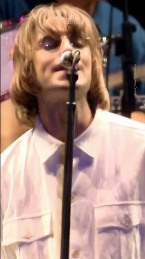 Oasis' Electrifying Live Performance of "Supersonic" (1996)