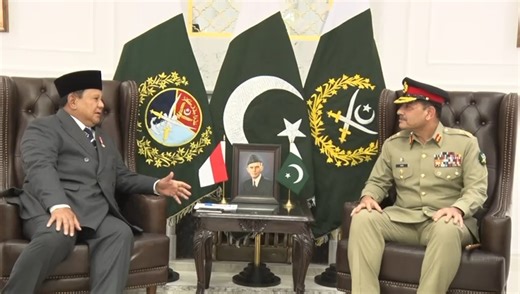 Field Marshal Syed Asim Munir, NI (M), HJ, Chief of Army Staff & Chief of Defence Forces called on President of the Republic of Indonesia, His Excellency Prabowo Subianto at Islamabad. During the meeting, matters of mutual interest, regional security, and bilateral defence cooperation were discussed. Both sides reaffirmed their resolve to further strengthen existing ties between the armed forces of the two brotherly countries. The visiting dignitary appreciated the professionalism of the Pakista