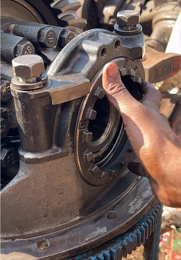 Expert Mechanic Repairs Truck Differential Gear | Step-by-Step Guide
