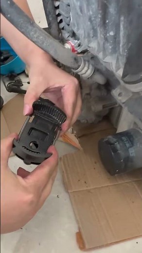 Universal oil filter removal and installation tool#Mechanic #automobile