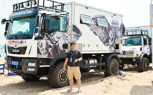 实拍车：1150牛米的400万的智能越野房车 自带560W充电 露营用电不用愁