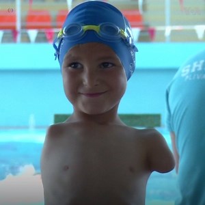 From fear of water to gold, an armless Bosnian swimmer beats the odds. | Voice of America