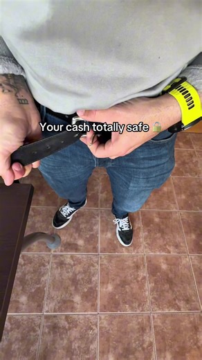 💸 Looks like a normal belt. It isn’t. #SecretBelt #HiddenPocket #EverydayCarry #TravelSmart #StaySecure Secret pocket on the inside to keep your cash and valuables where no one ever looks. No bulk. No signs. Undetectable. Once you see it, you get it.