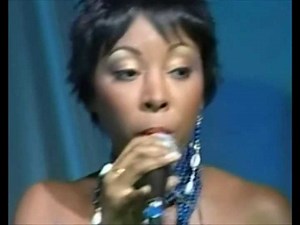 SONIA DERSION : Natirel (Live) Album :Tout Va Bien Année de Production : 1997 Production : Geant's Production Crédits: 1.Abandoné 2.May Day 3.Natirel 4.Mew Envi 5.Padon On Fwa 6.Automne 7.New Zouk 8.Ballade D'un Soir | Parfum Rétro