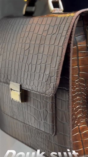 🥇Douk🥇 on Instagram‎: "Douk suit ✨New collection ✨‎کت شلوار دبل برست همراه با کیف تمام چرم (Giovane G 🇮🇷🇹🇷) 👔 shirt ‎پیراهن (Mactor🇮🇷) Tie and pochette (Imprial🇹🇷) ‎کراوات و دستمال جیب 🪄Made by haghdariyan🪄 ____________________ Price:direct 📱 @douk_suit @douk_suit #kot#kotshalvar#blazer#model#turkeymajlesi# #suit # Douk #boutiqe دامادی#عروس##کت_شلوار#کت #مدلینگ #برند #لاکچری_تهران #لاکچری_استایل تک#مجلسی_#داماد#عروس#کراوات#پیراهن_مجلسی_ترک #مجلسی_جدید_شیک"‎