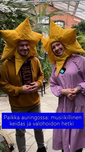 Kuuntelisitko sinäkin tunnin näiden "aurinkojen" valitsemaa kotimaista musiikkia? Se onnistuu joka arkipäivä! Paikka auringossa arkisin aina heti klo 13 jälkeen. Maanantaisin, tiistaisin ja perjantaisin ohjelman vetovuorossa Hanna. Ja keskiviikkoisin sekä torstaisin studiossa äänessä Jyrki. Tule mukaan! #paikkaauringossa | Yle Radio Suomi