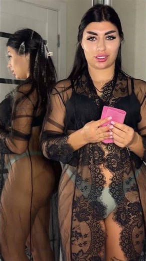 Deep Mirror Cleaning with Mia – Eliminating Every Stain for a Fresh and Flawless Look in 4K