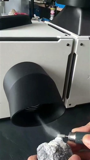 This Dust Collector Makes Grinding Surprisingly Clean!