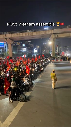 Beka Travel on Instagram: "Travelers be like: I wish Vietnam didn't win so I can sleep 😭😭😭😭 After Vietnam secured their third ASEAN Cup by defeating Thailand in the second leg of the final Sunday night, millions of fans nationwide hit the streets with flags, horns and drums for celebration 🎉🎉🎉 VIETNAM VO DICH 🇻🇳🇻🇳🇻🇳 👉 Follow @bekatravel.official for more Vietnam reality! #vietnamfootball #vietnam #vietnamese #footballsunday #vietnamtravel #hanoi #hochiminh #saigontravel #hanoitrave