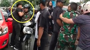 Heboh Video Pengemudi Mobil Adu Jotos dengan Anggota TNI, Faktanya Bikin Warganet Emosi ! - Tribunsumsel.com