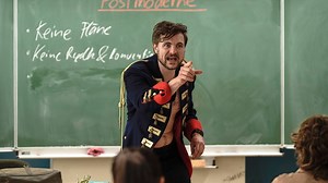 Almania: Folge 10: High School (S01/E10)