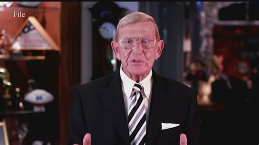 Legendary college football coach Lou Holtz dies