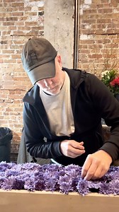 BLUISH PURP• the NEW chrysanthemum Florigene BluOcean (Not dyed, no filter..it’s the actual color!!!) just add anemone #blu #mum #blue #purple #anemone #floralsculpture #floraldesign #modern #instudio #october #beautiful #begood #gooddesign #itsaboy #save #share #expressyourself #socool | epoch.floral