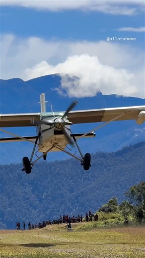 André Pinto on Instagram: "What a Jewel of a Day in Alemson with @beyondtmap 🤠 #pilatusporter #westpapua #bushpilot #bushflying #papua"