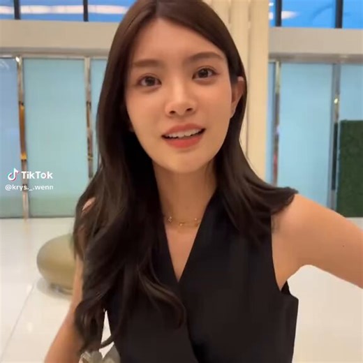 Tính làm gl thứ năm hả, công ty có ngũ trụ girl love =))))Nghe nói bạn này dv mới của ch3, k biết phải k, nghe Mint Mint này không biết phải cáp kèo với Mint không. Em này mà cáp với Mint thì bot chắc, không top được Mint đâu 😂