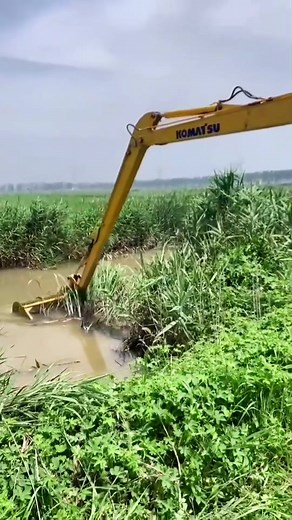 To catch fish, you have to use an excavator #digger #excavator #excavatortiktok #excavatorlife #funnytiktok #excavatoroperator #strongjack #fypシ #strongjackgroup #catchfish