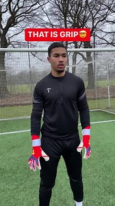 💥💥💥 INSANE GRIP💥💥💥 🧤 Total grip. Anytime. 🧤 Determine the course of the game: The super grippy 4mm Gecko Grip clutches balls even better. In any weather. Special premium latex provides superior ball control and cushioning. 💪🏼 ⁠ #t1tan #goalkeeper #gripiseverything⁠ #bethet1tan | T1TAN