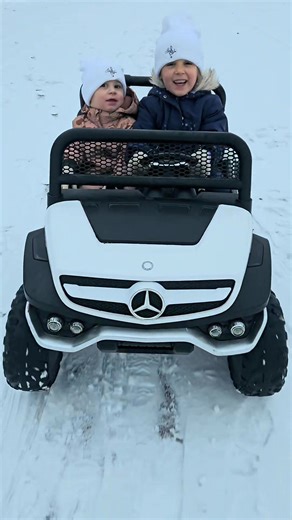 W ten Nowy Rok wjeżdżamy z uśmiechem 😁 Życząc Wam zdrowia, miłości i dużo cierpliwości do życia 🌷 Buziaki ‼️ | PianoSfera Sandra Magierska