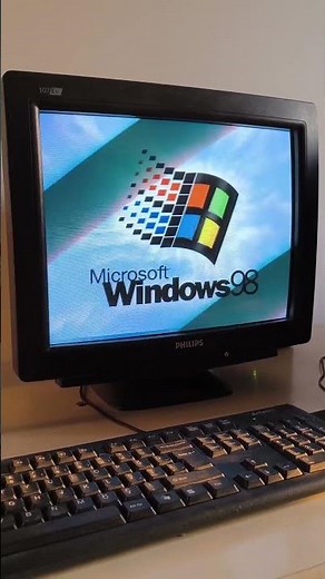 Retro Windows 98 computer startup. #retrocomputer
