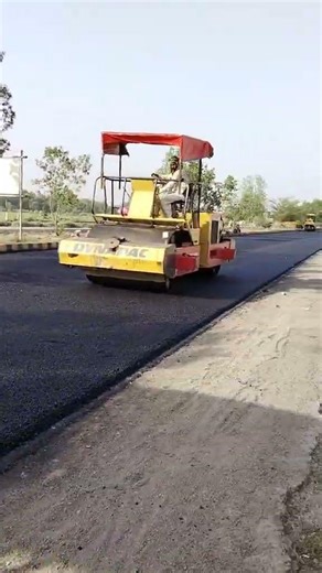 laying of Asphalt wearing course #highwaydevelopment #construction #asphalt #civilengineering#shorts