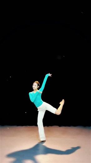Moonlit Grace: Master Eastern Elegance in Dance - Beginner-Friendly Chinese Dance Tutorial