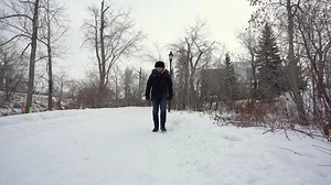 Do you ever notice that the sound of snow can go from a "crunch" to a "squeak" as it gets colder outside? ❄ | The Weather Network