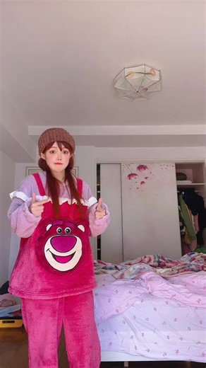 我回来我发现我妈把我那套睡衣给洗了，大家将就着看吧，等我衣服干了咱们有话好好说. #reels #cosplay #cute #trending #dance #barbie #barbin #popping | Barbin.ili芭比