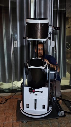 379K views · 7.9K reactions |  Superlua Cheia — registrada nessa noite incrível! ✨ A Lua brilhou mais forte do que nunca, exibindo todo o seu esplendor no céu. Pelo telescópio, foi possível ver crateras e montanhas com uma nitidez impressionante — um verdadeiro espetáculo da natureza.  #SuperLuaCheia #LuaCheia #AstroLucas #Telescópio #astronomia | AstroLucas | Facebook