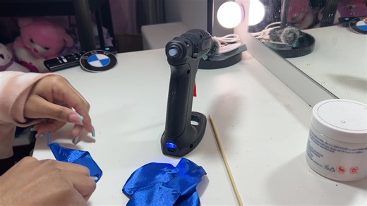 Make a BMW sign with me 😛out of eternal roses #bmw #ribbonroses #eternalroses