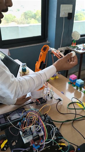 ToRR Lab Jaipur | Robot Arm |STEM Education #shorts #robotics #jaipur #arduino #ytshorts #yt