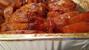 My Easy Oven Baked Sweet Potatoes! 😋 Ingredients: 3-4 Large Sweet Potatoes (peeled & cut up) 2 Cups Pineapple Juice 3 Cups Brown Sugar ( I used a little more) 1/2 Cup Honey 1 teaspoon Ground Cinnamon 1/2 teaspoon Ground Nutmeg 4 Tablespoons Butter (unsalted) (I used a little more) *Instructions in video* thanks for watching & sharing 😊 | Cooking with Aisha