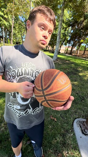 ¡El baloncesto en el centro de la ciudad!