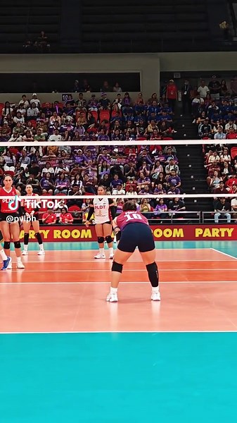 Sisi Rondina's Spectacular Backrow Kill in PVL 2025