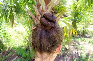 11 reactions | How to do a messy bun or top knot using a beautiful...
