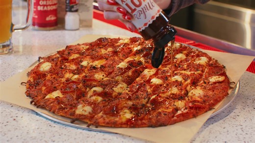 Introducing the newest craveable combo: Donatos Pizza topped with Mike’s Hot Honey. 🍕 Sweet, spicy, and available for dine-in or to-go at Red Robin. Ready to turn up the heat? | Red Robin Gourmet Burgers