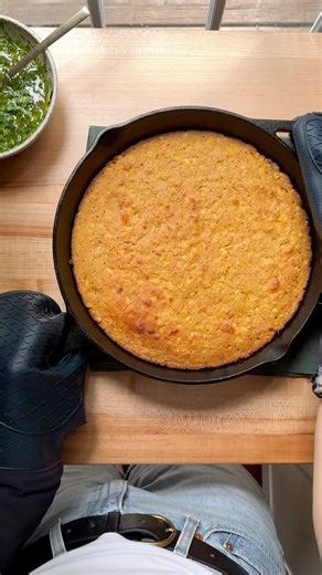 Skillet Cornbread with Serrano Cilantro Dressing! I’ve been on the hunt for a cornbread recipe that is the perfect hybrid between cornbread, corn pudding and corn casserole, and with this Skillet Cornbread, I think we really nailed it. It uses five ears of fresh corn (you gotta put those summer crops to use somehow!) and is filled with corn flavor, while still having a dense, buttery texture that I can’t get enough of. You can find the full recipe here: https://justinesnacks.com/skillet-cornbrea